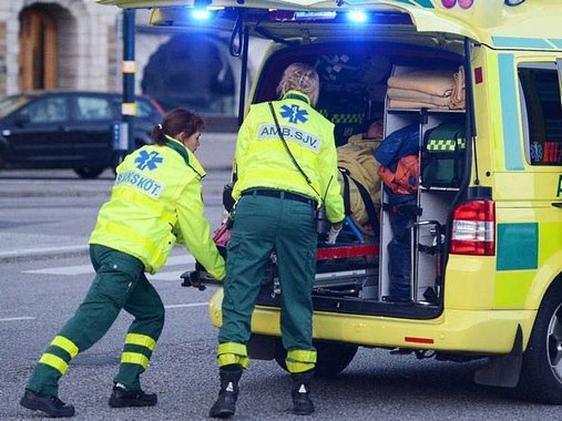 В Швеции в результате ножевых ранений было госпитализировано два человека