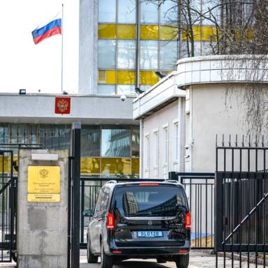 Посольства и консульства