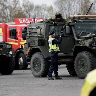 Власти Швеции начали переход на военные рельсы