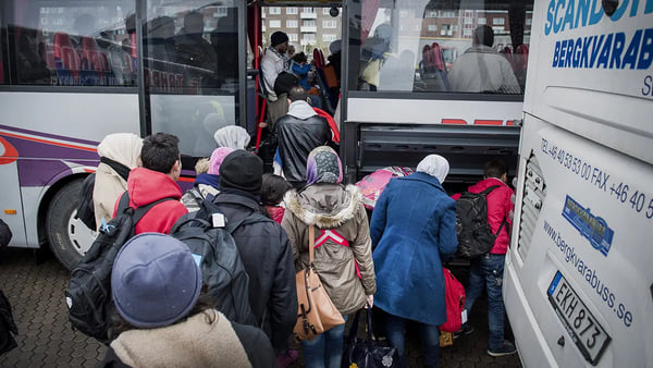 В Швеции запретят беженцам ездить на родину