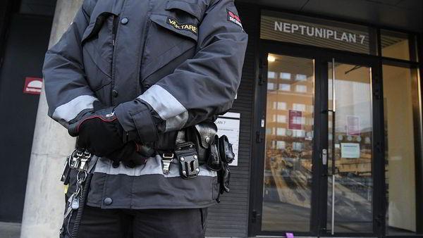 Шведских чиновников стали охранять от агрессивных посетителей